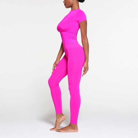 SKIMS SOFT SMOOTHING SEAMLESS LEGGINGS IN FUCHSIA SMALL New With Tags - Picture 2 of 6